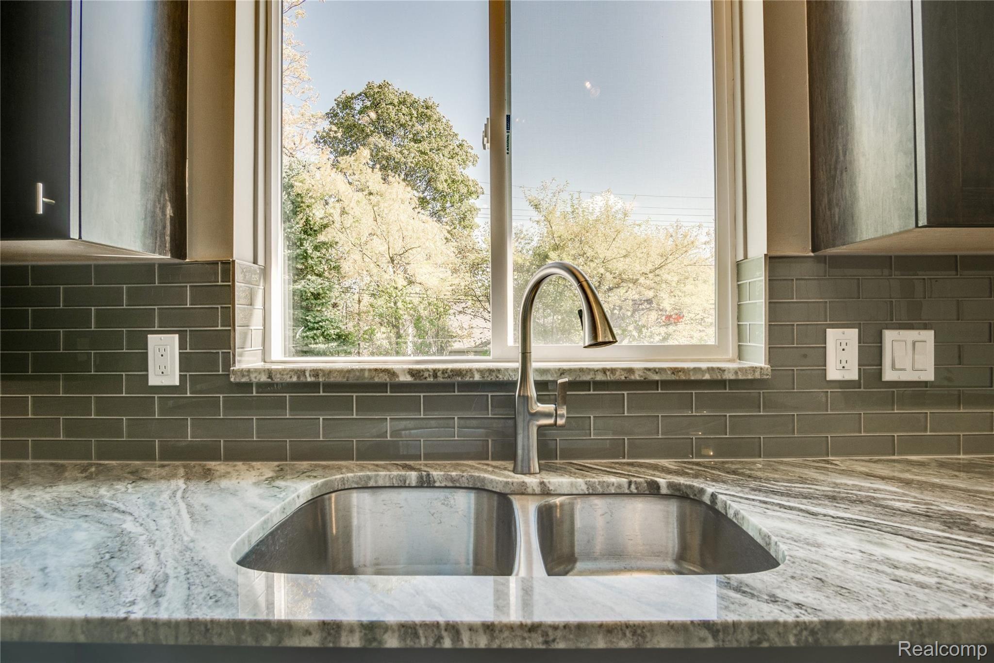 3909 Samuel Avenue Rochester, MI 48309 - Photo 16 of 35 Interiors (19 of 45).JPG
