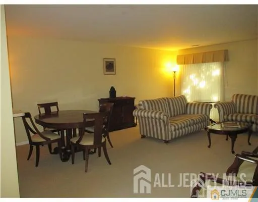 $3,000 | 1406 Woodbridge Commons Way, Iselin, NJ 08830