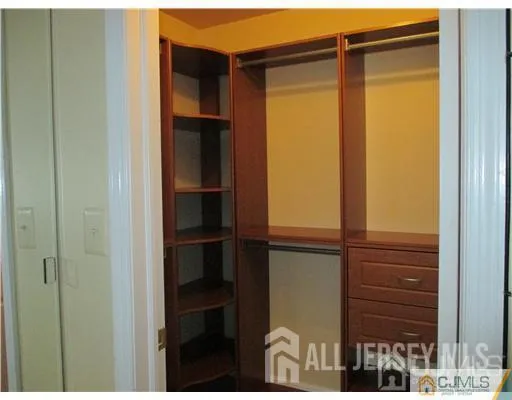 $3,000 | 1406 Woodbridge Commons Way, Iselin, NJ 08830