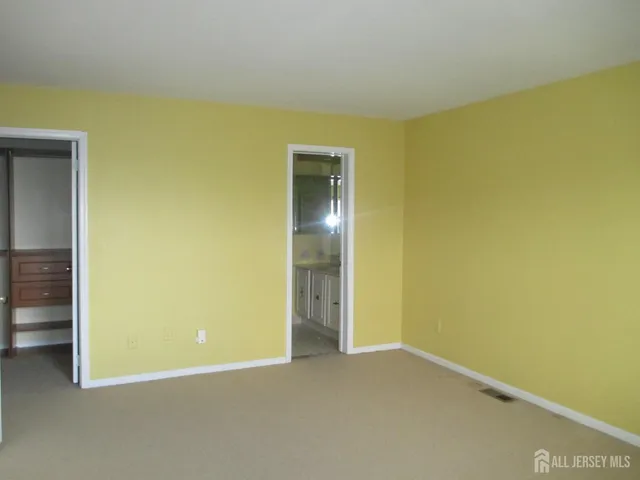 $3,000 | 1406 Woodbridge Commons Way, Iselin, NJ 08830