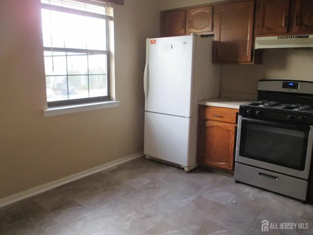 $3,000 | 1406 Woodbridge Commons Way, Iselin, NJ 08830