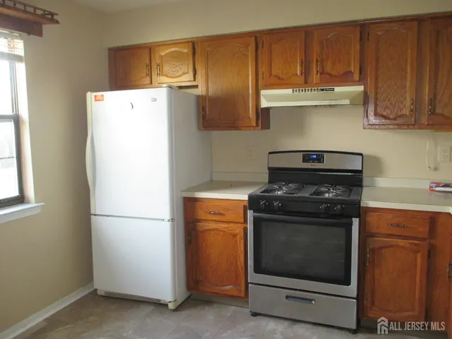 $3,000 | 1406 Woodbridge Commons Way, Iselin, NJ 08830