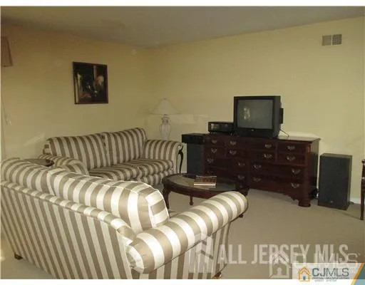 $3,000 | 1406 Woodbridge Commons Way, Iselin, NJ 08830