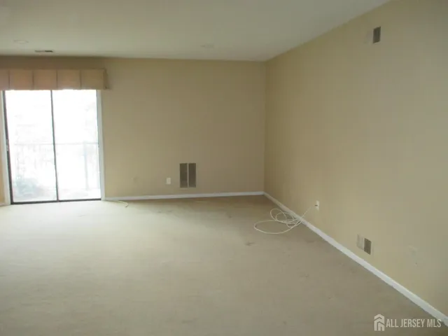 $3,000 | 1406 Woodbridge Commons Way, Iselin, NJ 08830