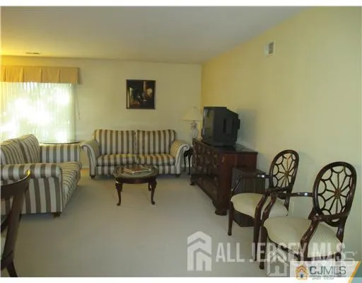 $3,000 | 1406 Woodbridge Commons Way, Iselin, NJ 08830