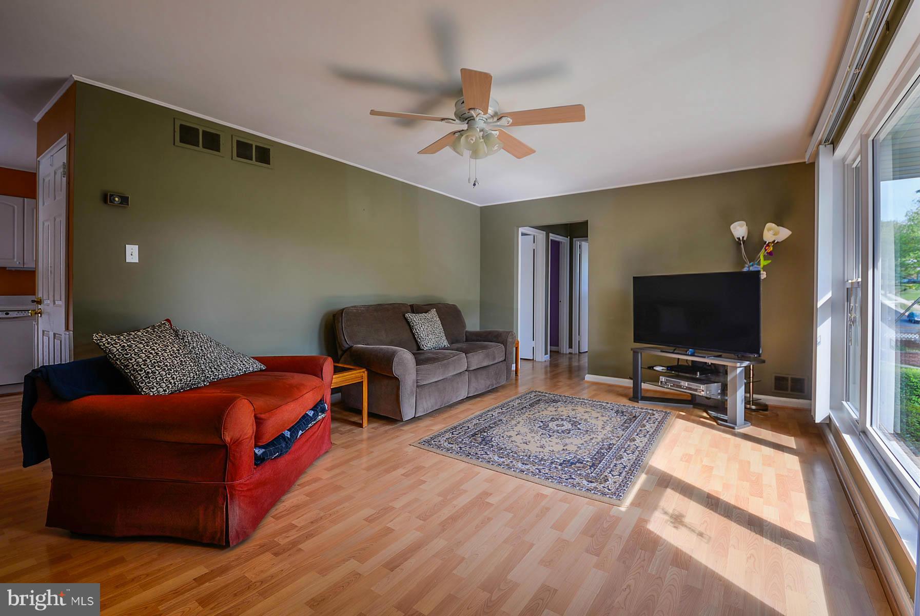 10212 Duvawn Place Silver Spring, MD 20902 - Photo 3 of 25 Living Room