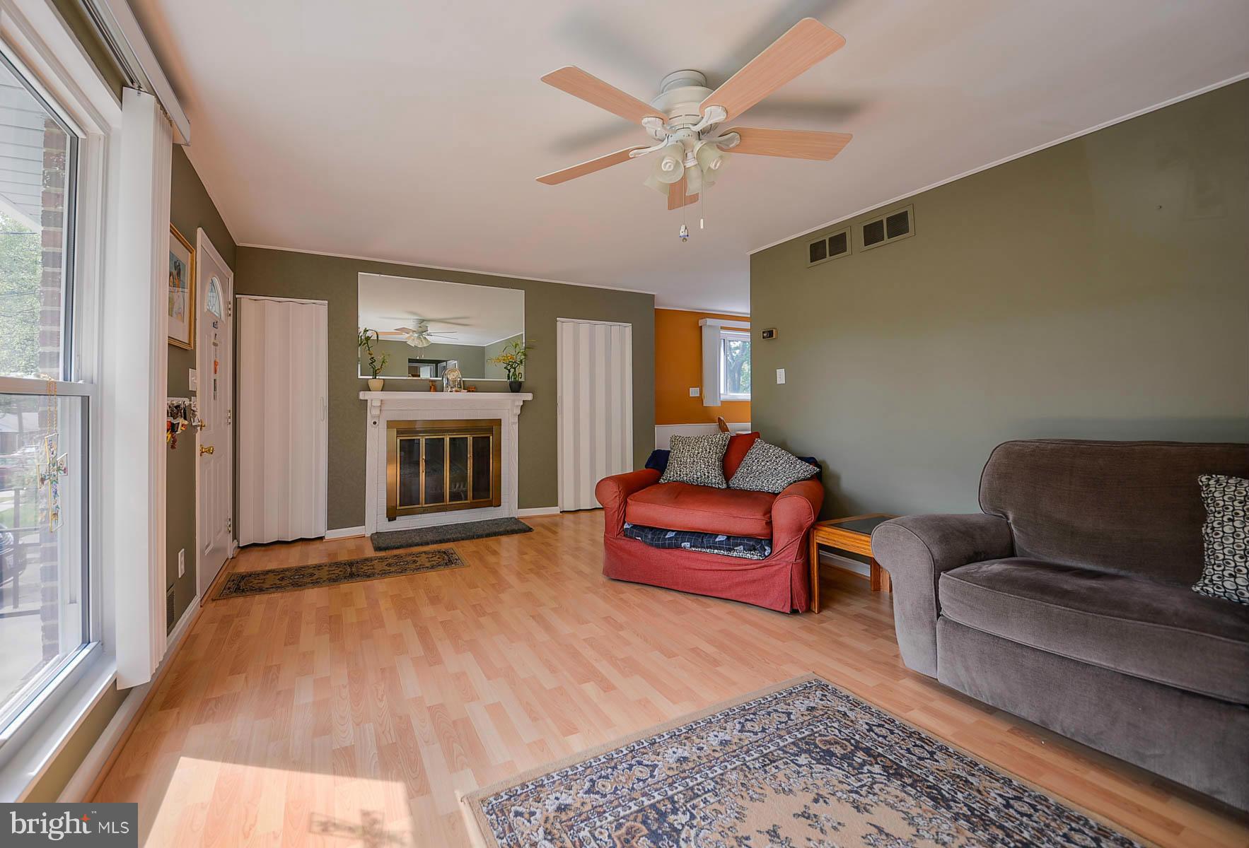 10212 Duvawn Place Silver Spring, MD 20902 - Photo 5 of 25 Living Room