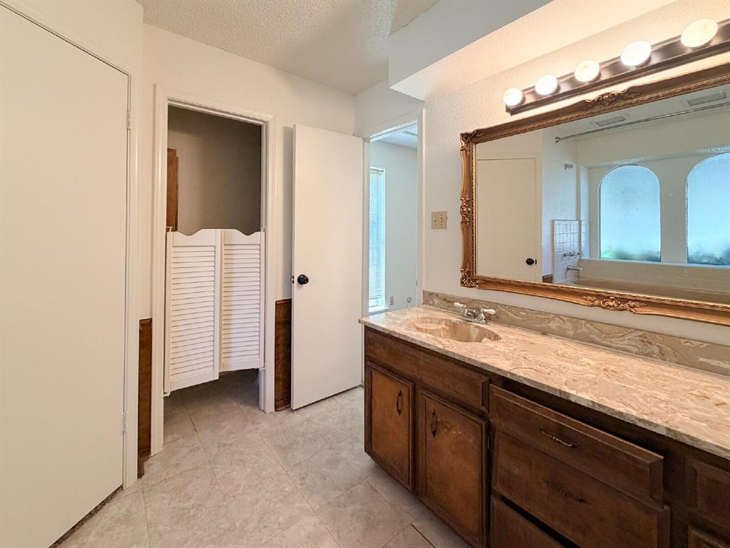 712 Pecan Street Burleson, TX 76028 - Photo 23 of 31