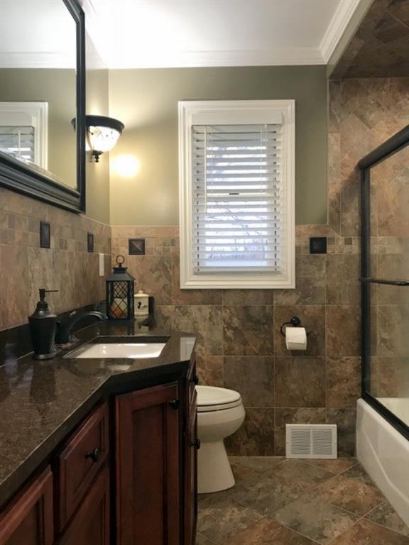 125 Heinz Road Butler, PA 16001 - Photo 11 of 23 MAIN FLOOR RESTROOM