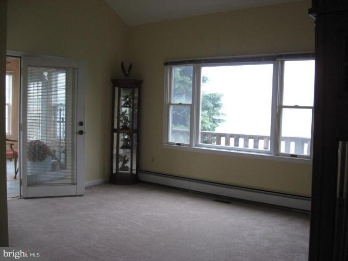 9450 River View Road Broomes Island, MD 20615 - Photo 12 of 22 Living Room