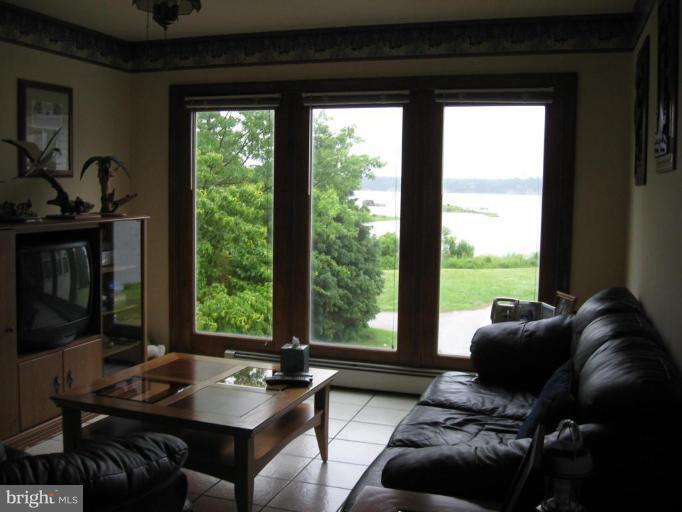 9450 River View Road Broomes Island, MD 20615 - Photo 19 of 22 Family Room