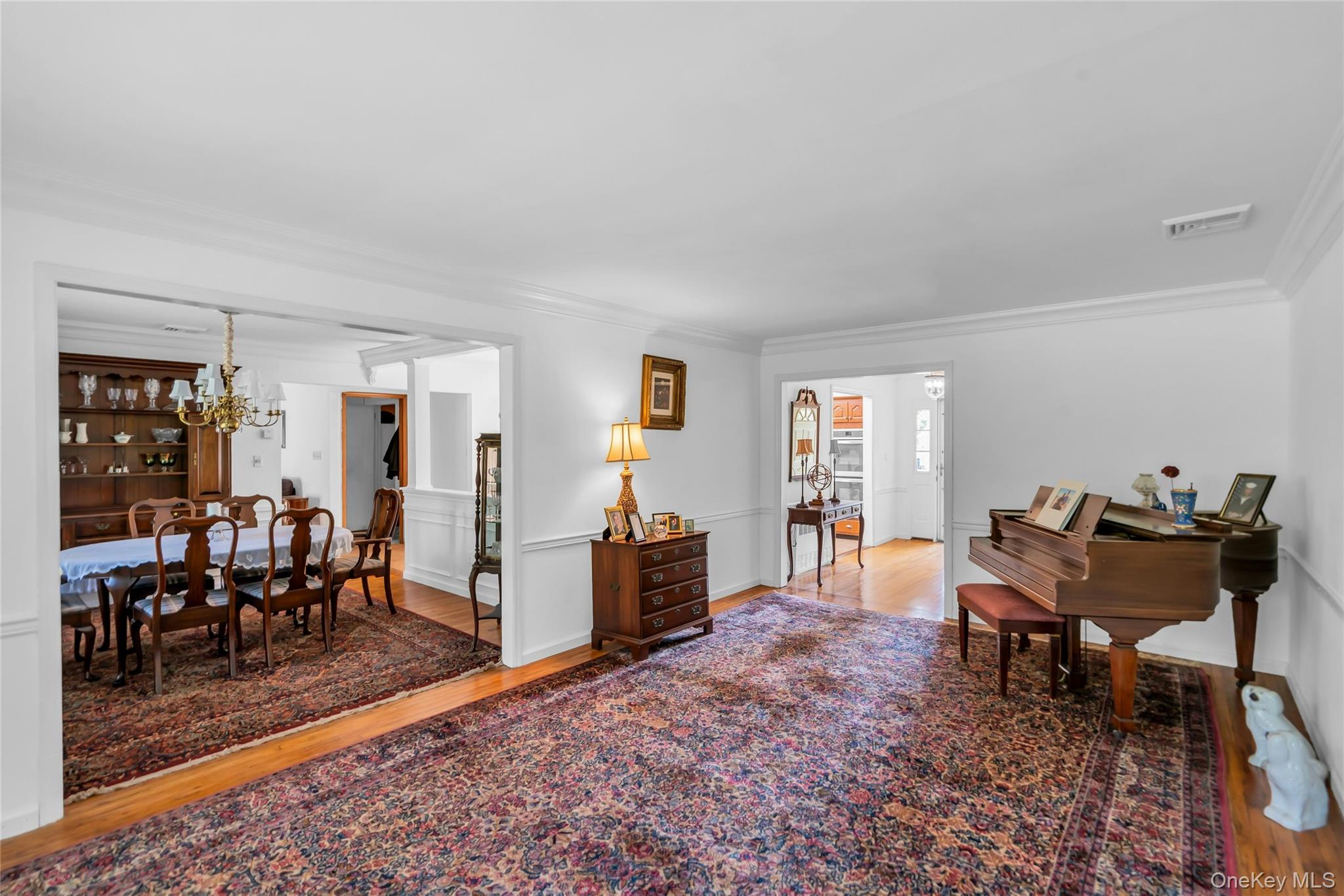 34 Aberdeen Road Smithtown, NY 11787 - Photo 23 of 38