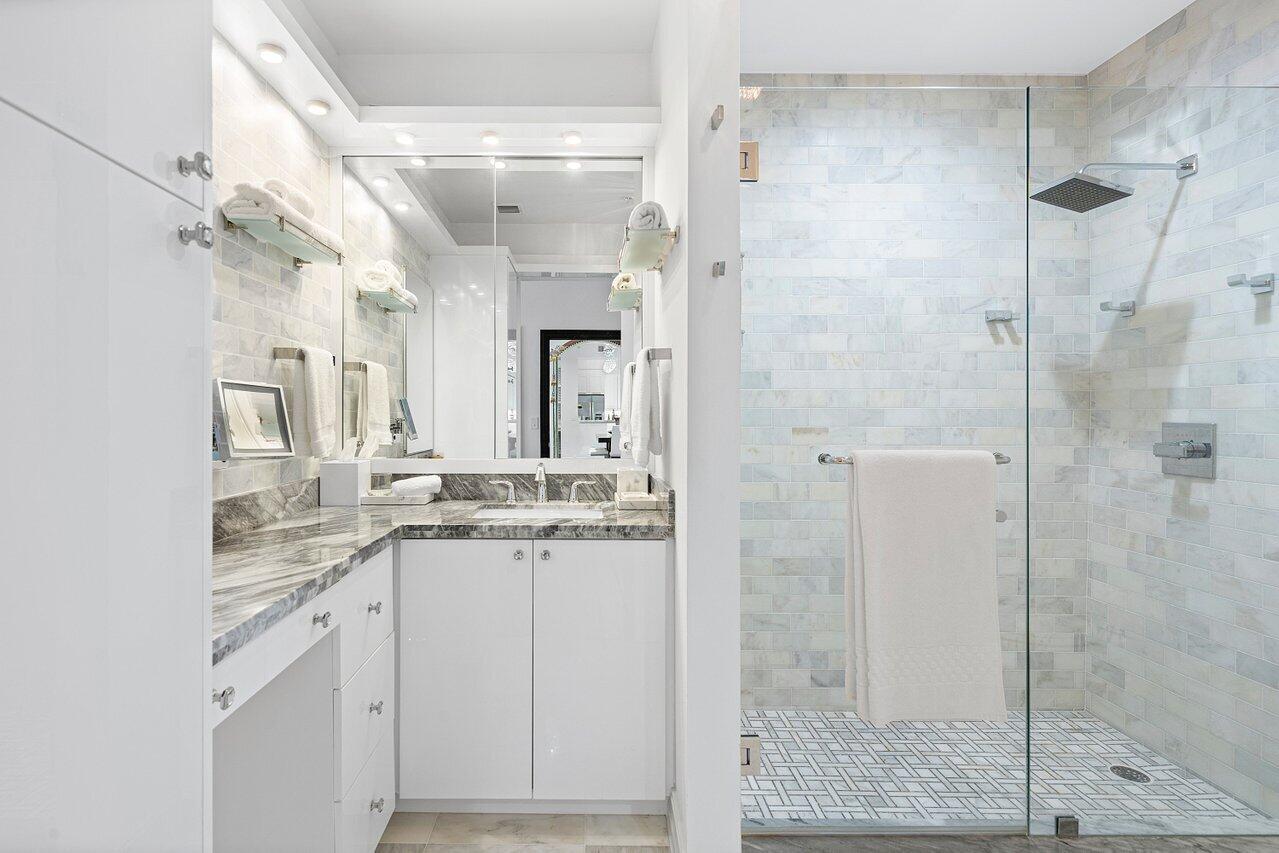 233 South Federal Highway, Unit UPH10 Boca Raton, FL 33432 - Photo 11 of 29 Primary Bath
