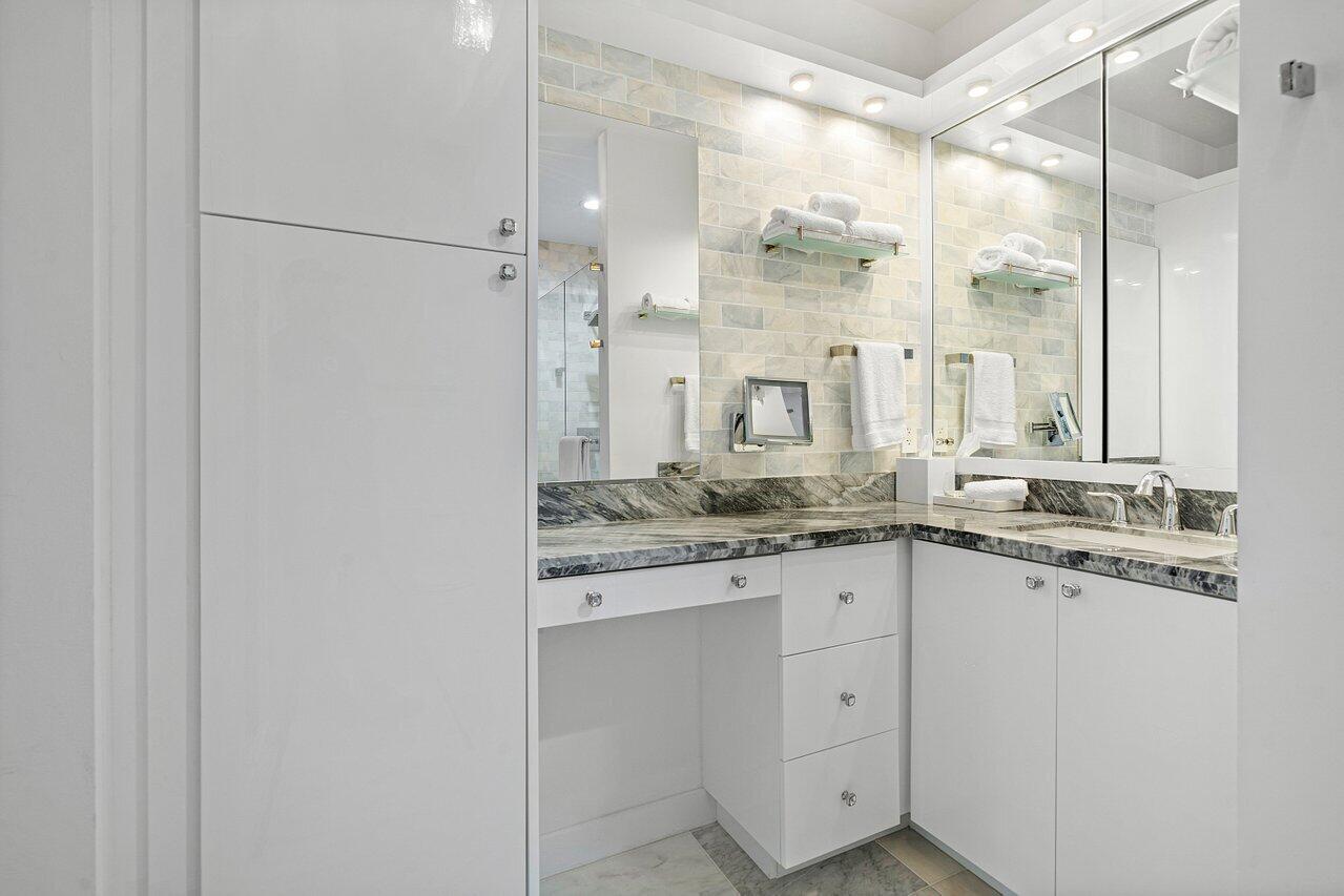 233 South Federal Highway, Unit UPH10 Boca Raton, FL 33432 - Photo 13 of 29 Primary Bath
