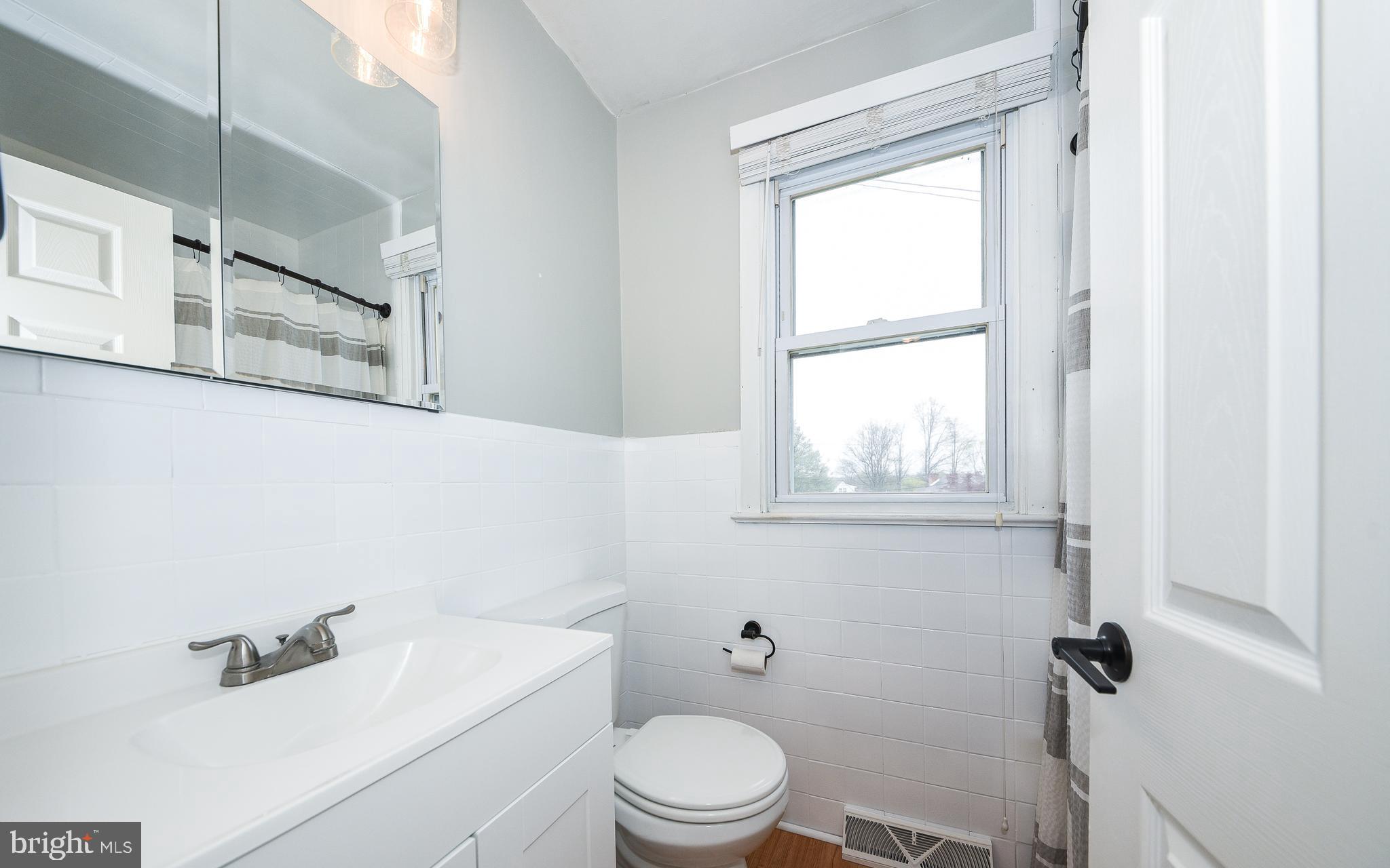 1414 Daws Road Blue Bell, PA 19422 - Photo 27 of 38 Full Bathroom