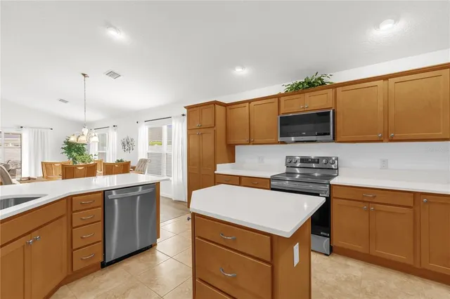 a view of a house with backyard and porch