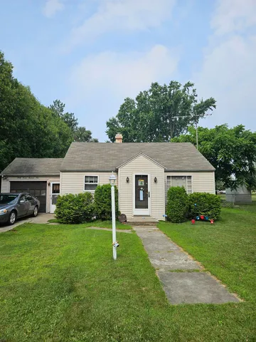 $94,900 | 3709 15th Street, Menominee, MI 49858
