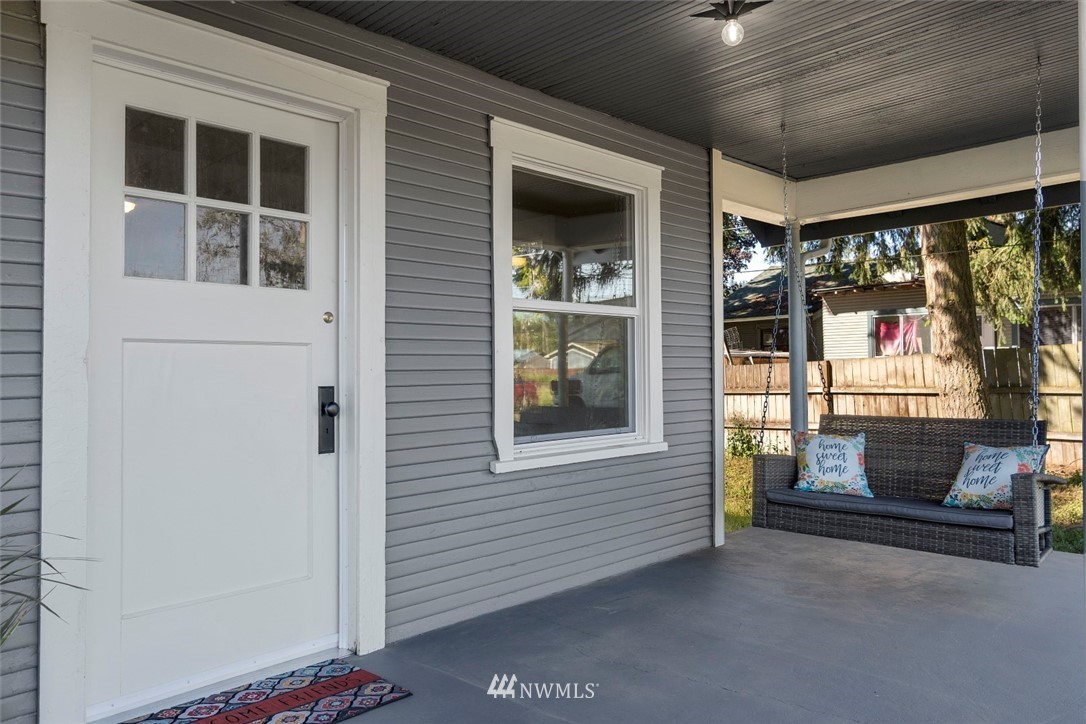 388 Southwest 10th Street Chehalis, WA 98532 - Photo 2 of 23 Gallery Image 2