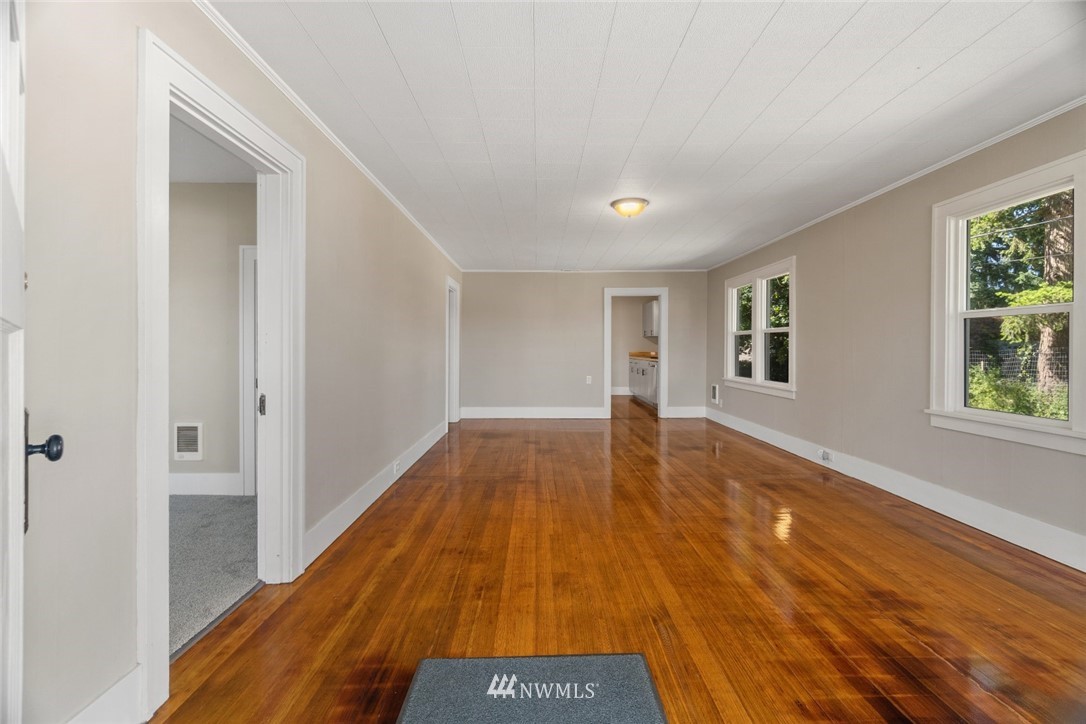 388 Southwest 10th Street Chehalis, WA 98532 - Photo 4 of 23 Gallery Image 4