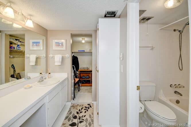1950 Southwest Palm City Road, Unit 3209 Stuart, FL 34994 - Photo 24 of 64 En suite bathroom
