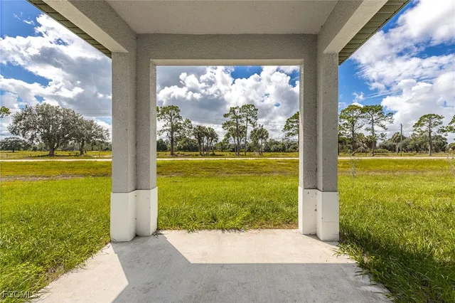 $319,900 | 5017 West Hummingbird Drive, LaBelle, FL 33935