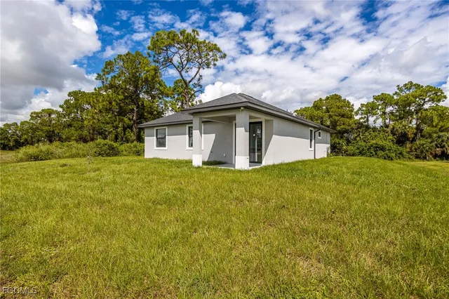 $319,900 | 5017 West Hummingbird Drive, LaBelle, FL 33935