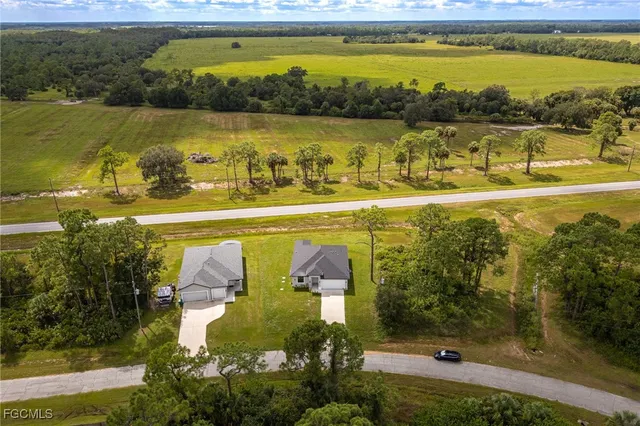 $319,900 | 5017 West Hummingbird Drive, LaBelle, FL 33935