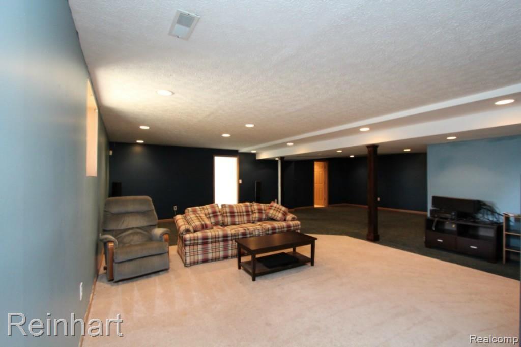 7295 Homestead Road Ypsilanti, MI 48197 - Photo 18 of 31 IMG_4607 (Medium).jpg