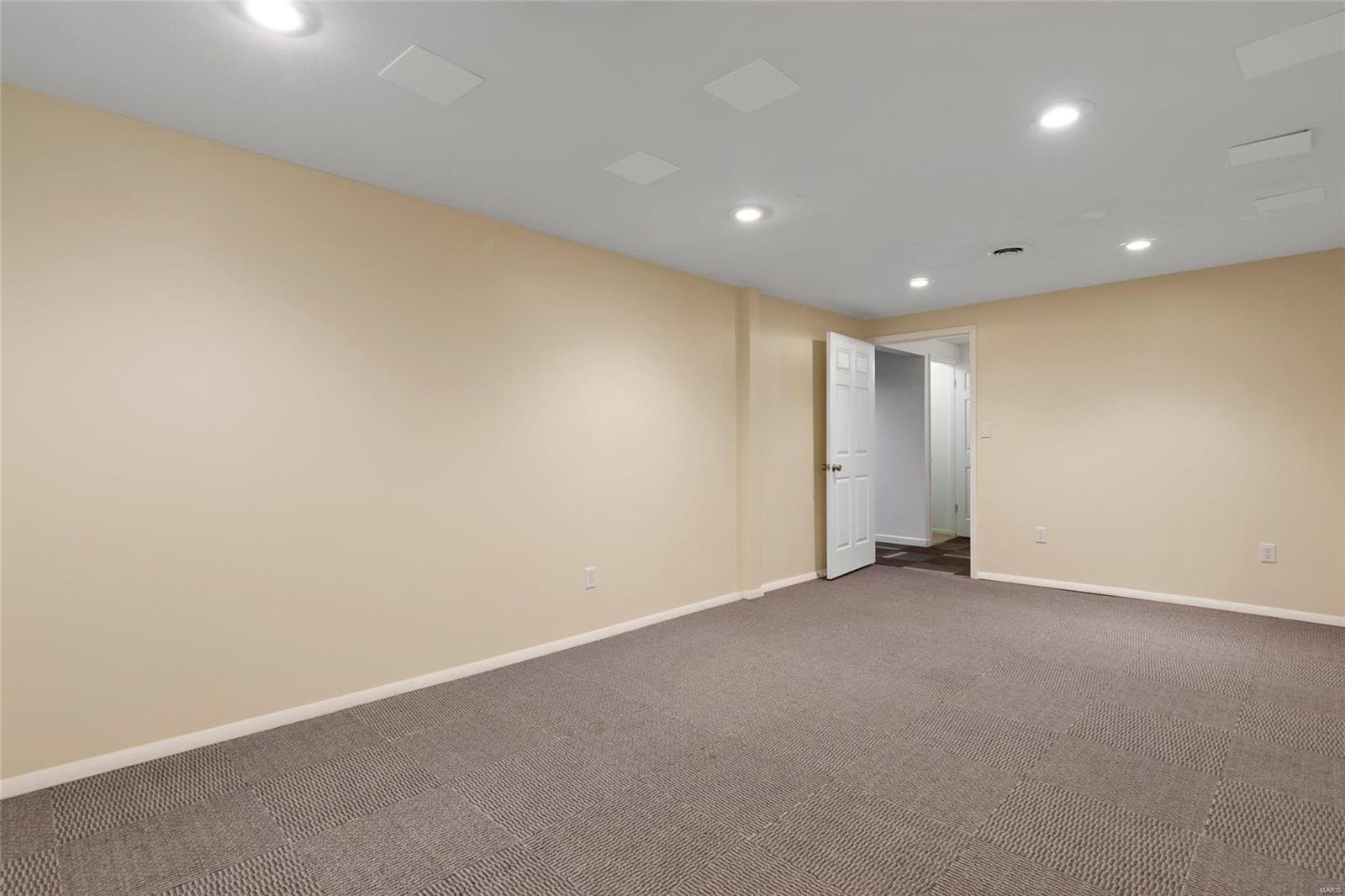 315 South Mosley Road St. Louis, MO 63141 - Photo 16 of 20 Gallery Image 16