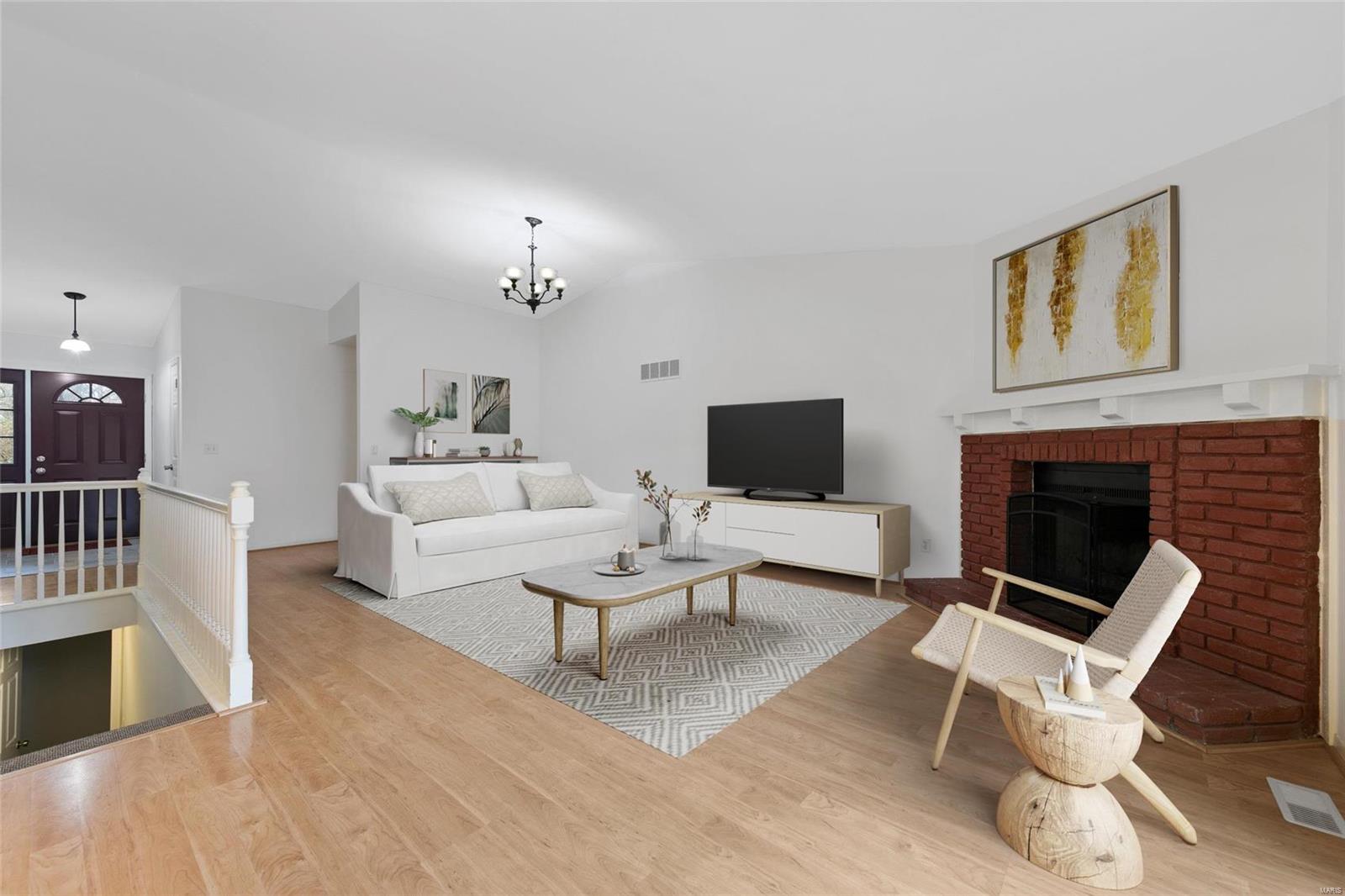 315 South Mosley Road St. Louis, MO 63141 - Photo 3 of 20 Gallery Image 3