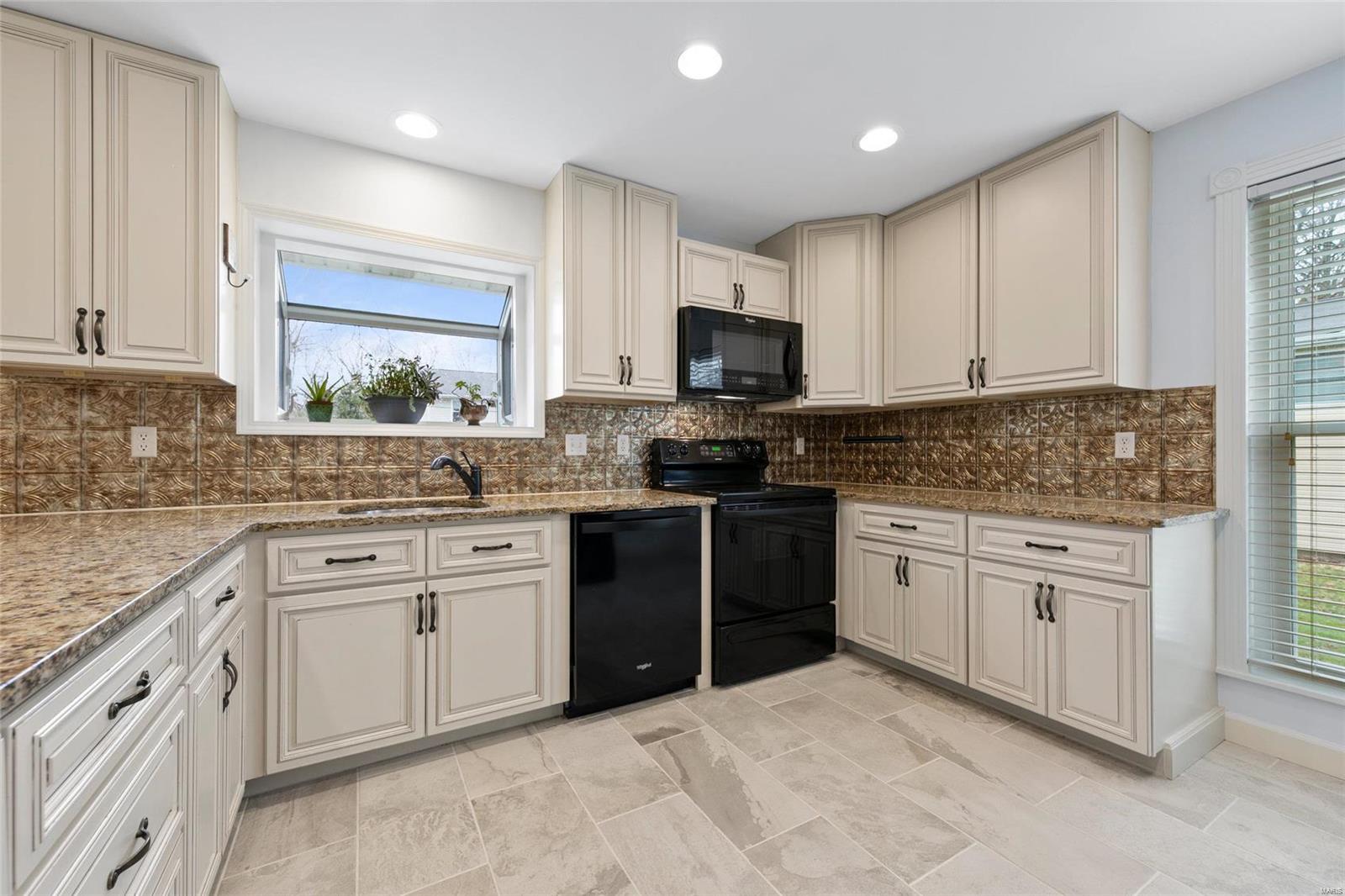 315 South Mosley Road St. Louis, MO 63141 - Photo 5 of 20 Gallery Image 5