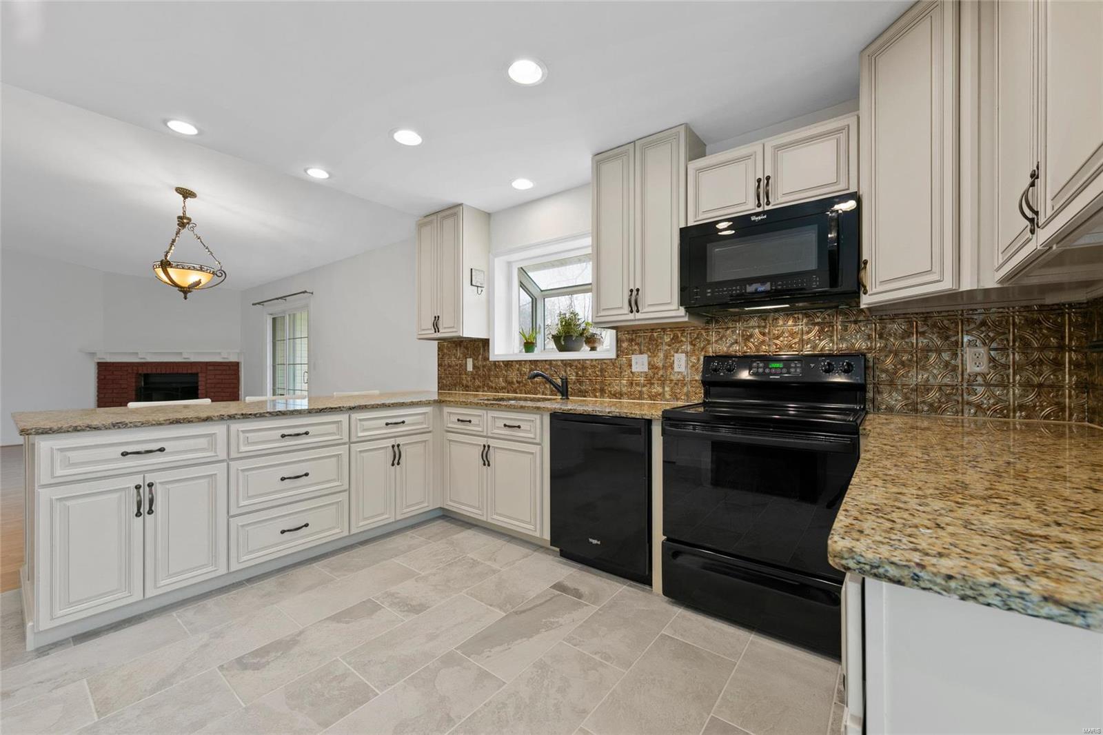 315 South Mosley Road St. Louis, MO 63141 - Photo 6 of 20 Gallery Image 6
