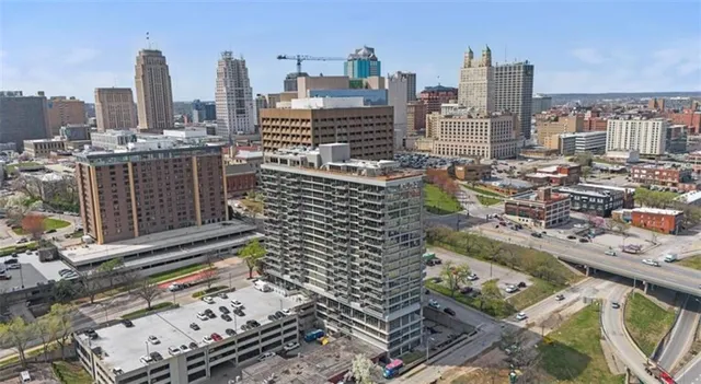 $325,000 | 600 Admiral Boulevard, Unit 1703, Kansas City, MO 64106