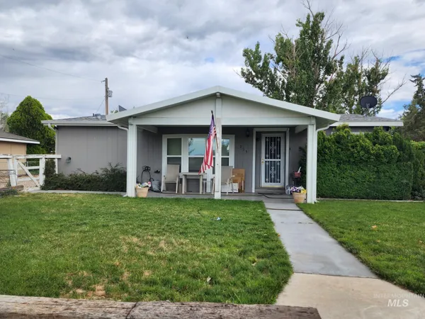 $249,900 | 235 5th Street, Grand View, ID 83624