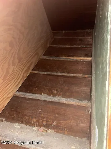 a bathroom with a toilet