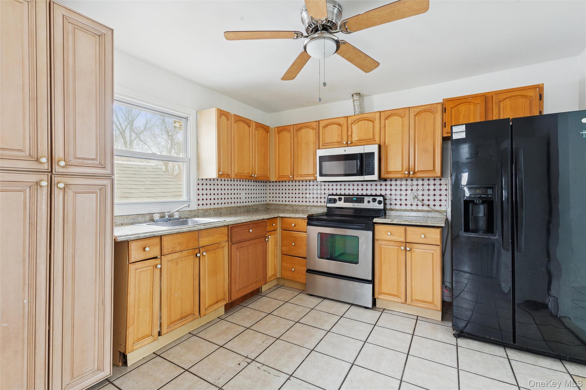 103 West Yaphank Road Coram, NY 11727 - Photo 6 of 31