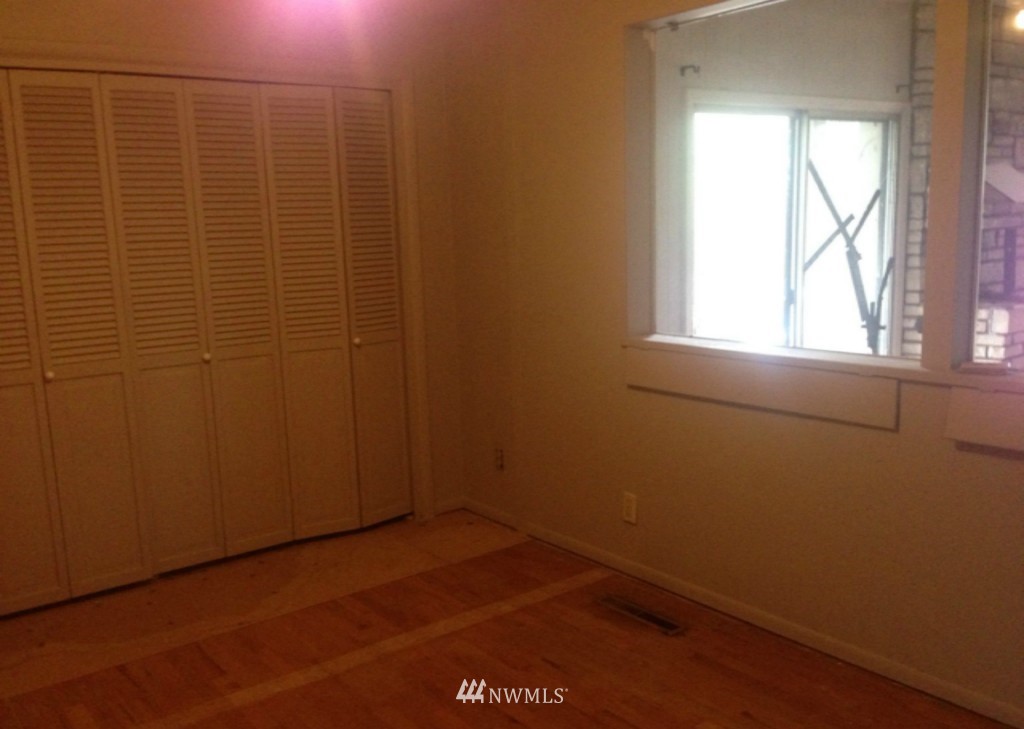 7546 Holmes Island Road Southeast Lacey, WA 98503 - Photo 5 of 9 Gallery Image 5