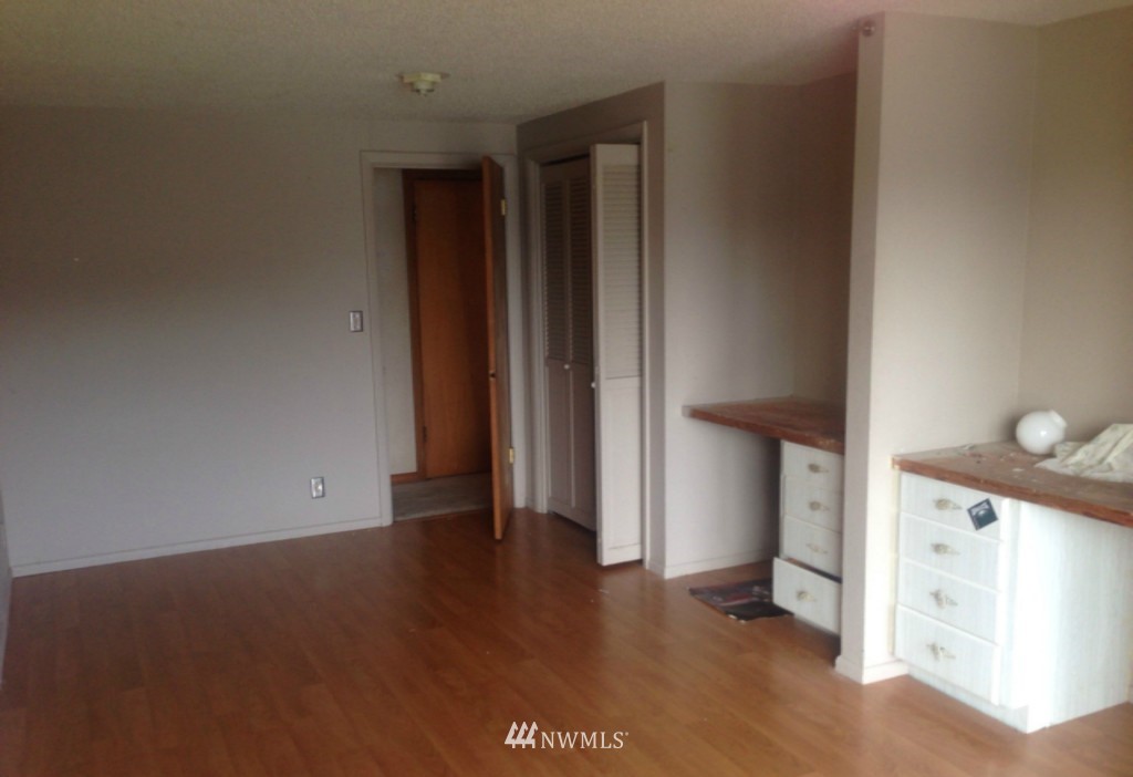 7546 Holmes Island Road Southeast Lacey, WA 98503 - Photo 7 of 9 Gallery Image 7