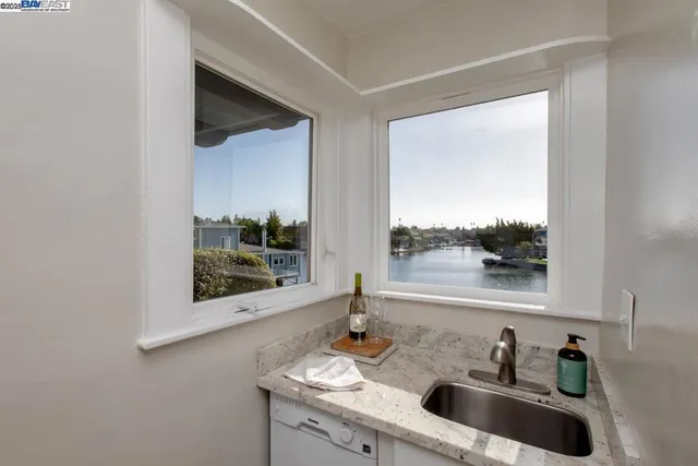 $1,295,000 | 2000-2000 Clinton Avenue, Alameda, CA 94501