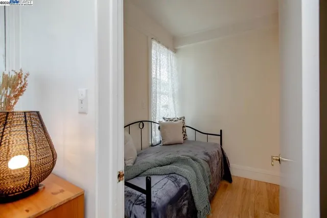 $1,295,000 | 2000-2000 Clinton Avenue, Alameda, CA 94501