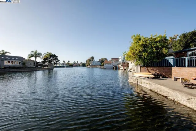 $1,295,000 | 2000-2000 Clinton Avenue, Alameda, CA 94501