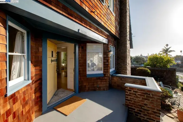 $1,295,000 | 2000-2000 Clinton Avenue, Alameda, CA 94501