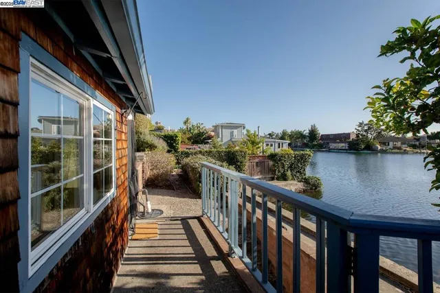 $1,295,000 | 2000-2000 Clinton Avenue, Alameda, CA 94501