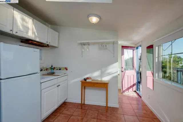 $1,295,000 | 2000-2000 Clinton Avenue, Alameda, CA 94501