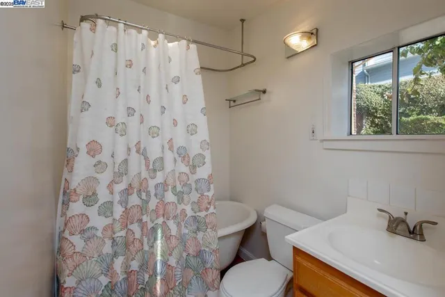 $1,295,000 | 2000-2000 Clinton Avenue, Alameda, CA 94501