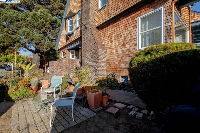 $1,295,000 | 2000-2000 Clinton Avenue, Alameda, CA 94501