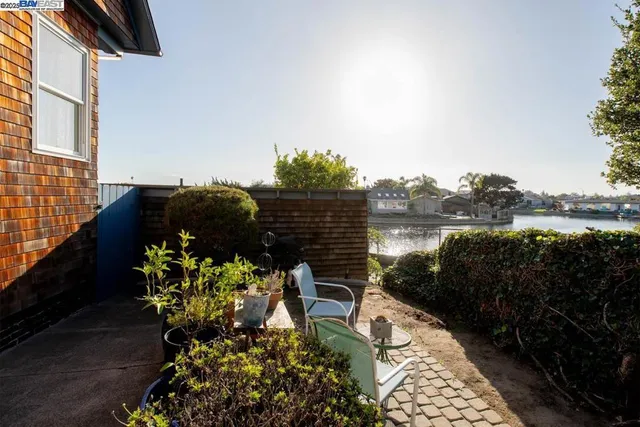 $1,295,000 | 2000-2000 Clinton Avenue, Alameda, CA 94501