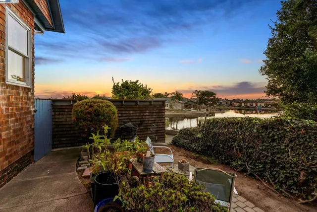 $1,295,000 | 2000-2000 Clinton Avenue, Alameda, CA 94501