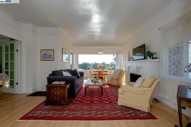$1,295,000 | 2000-2000 Clinton Avenue, Alameda, CA 94501