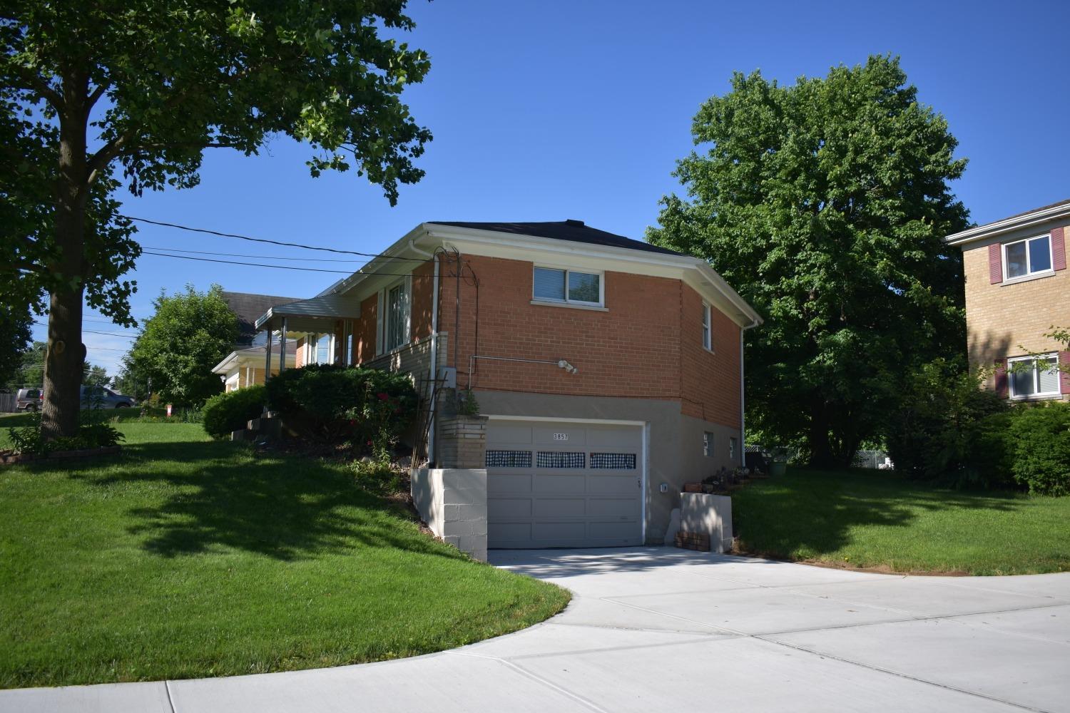 3857 Ruth Lane Cheviot, OH 45211 - Photo 4 of 18